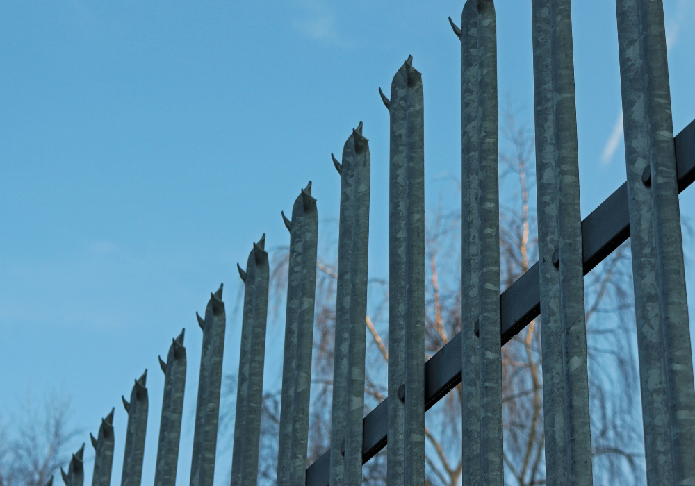 Palisade security fencing